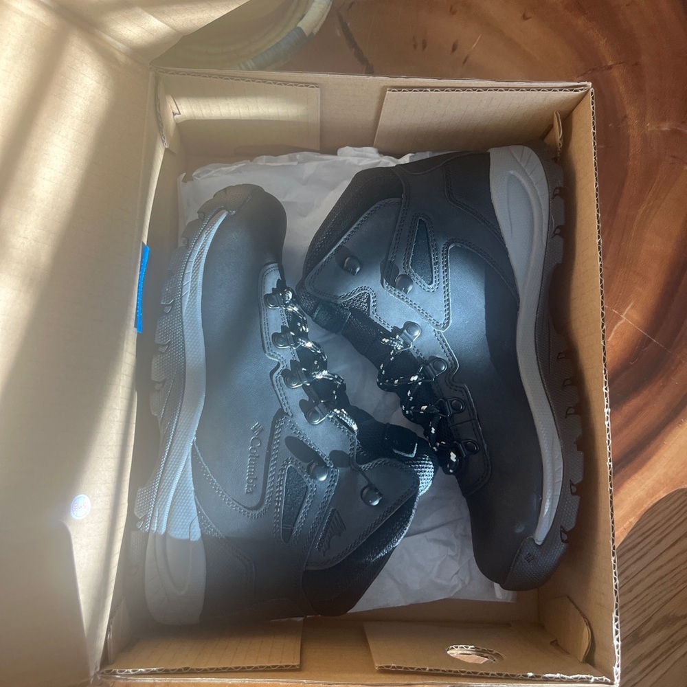 Brand New Columbia Black Newton Ridge Hiking Boots, Waterproof